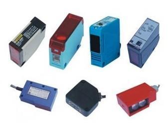 方型繼電器內置式光電開關 精準檢測與集成化設計的創(chuàng)新之選
